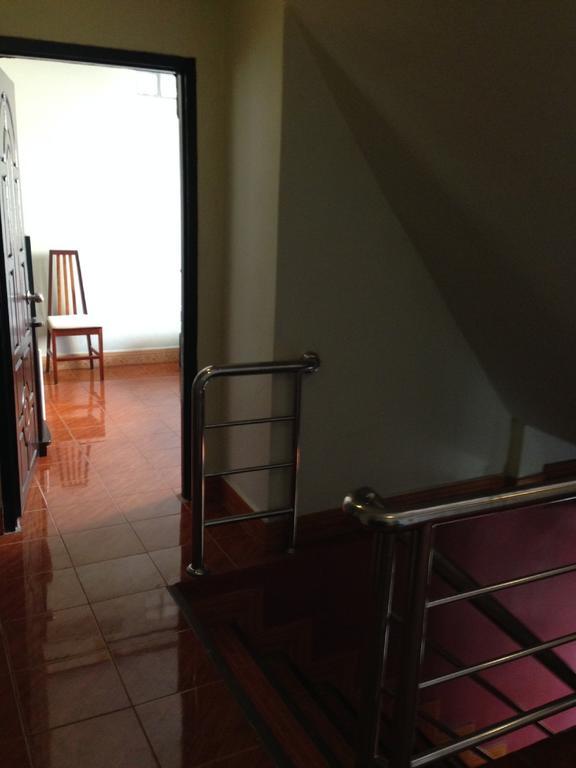 La Gondola Guesthouse Вьентьян Экстерьер фото